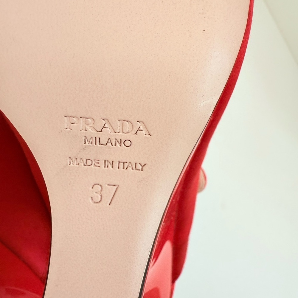 Prada Red Satin Patent Sculpted Bow Wedge heel Mary Jane pumps EU 37 - Picture 6 of 11